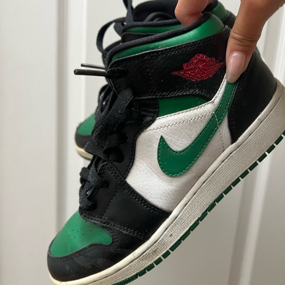 Jordan 1 Mid Pine Green - Picture 1 of 5